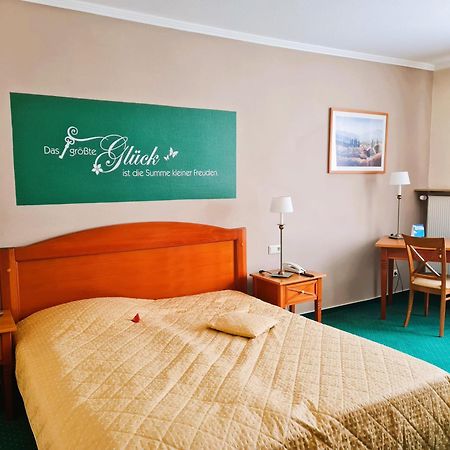 Hotel Zur Post Waldbreitbach ภายนอก รูปภาพ