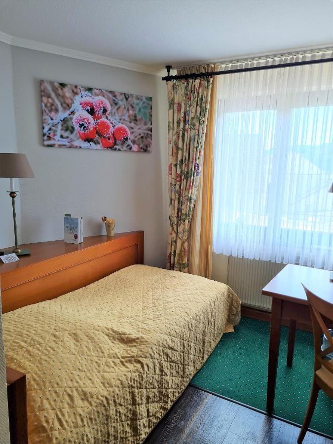 Hotel Zur Post Waldbreitbach ภายนอก รูปภาพ