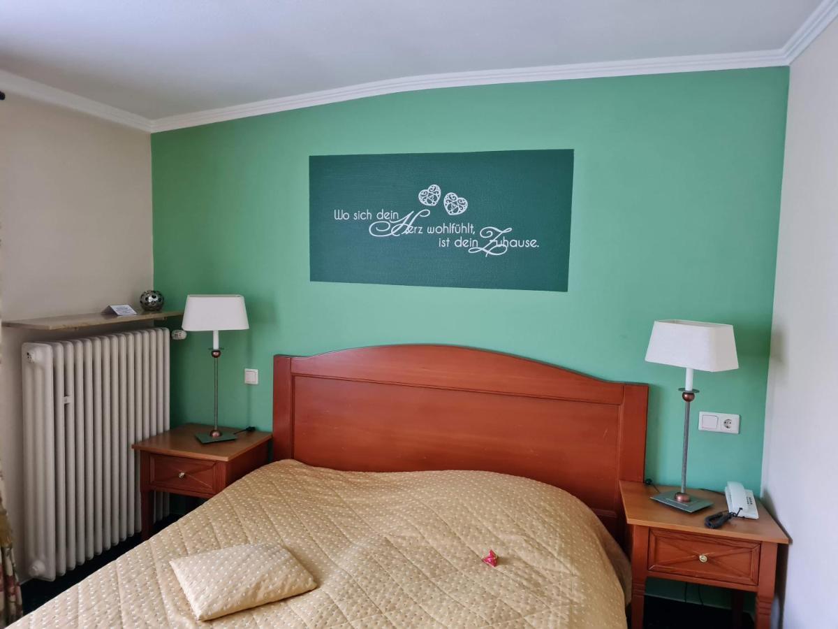 Hotel Zur Post Waldbreitbach ภายนอก รูปภาพ