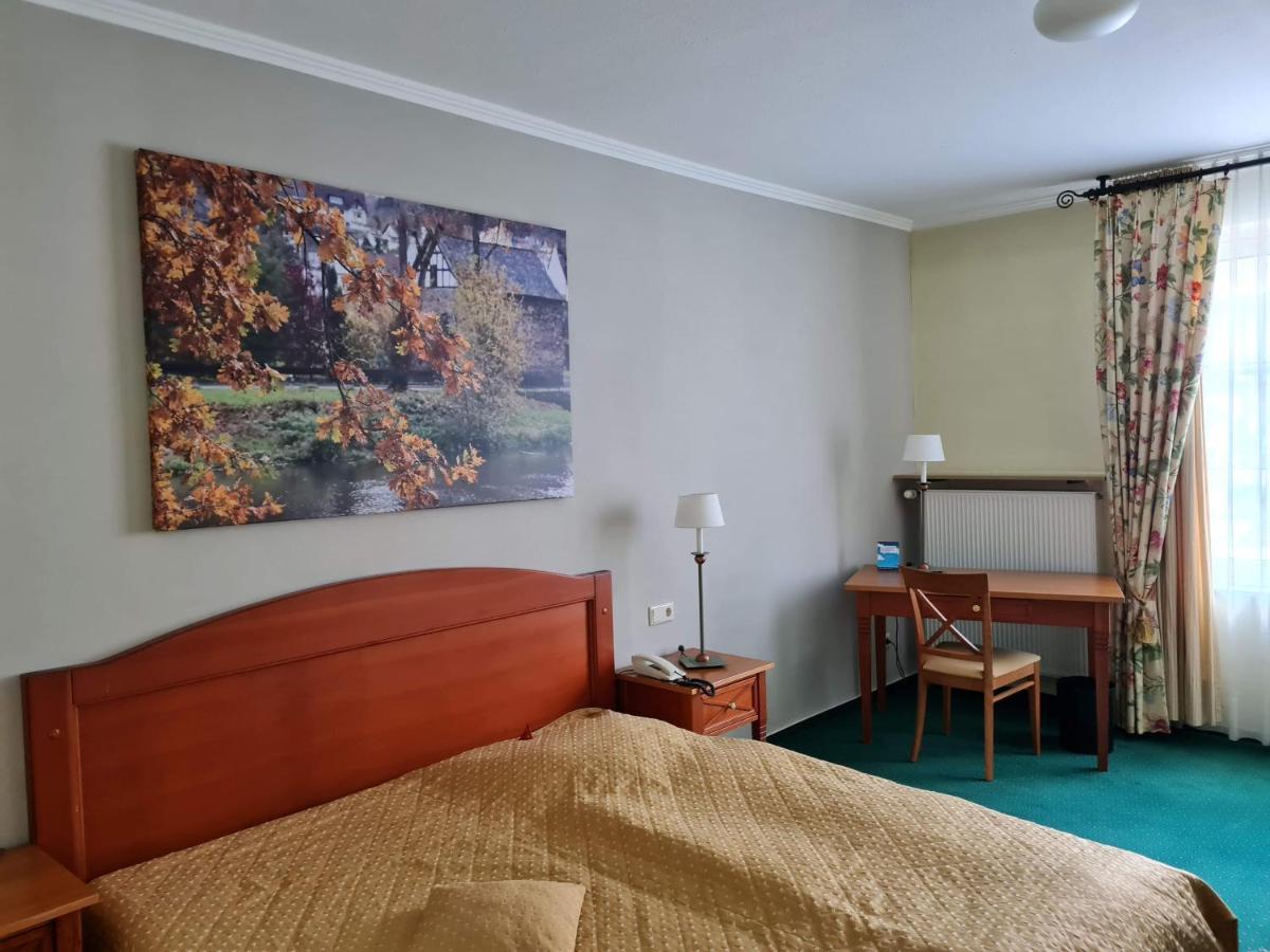Hotel Zur Post Waldbreitbach ภายนอก รูปภาพ