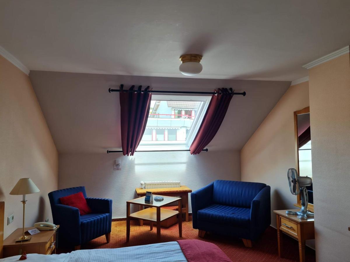 Hotel Zur Post Waldbreitbach ภายนอก รูปภาพ