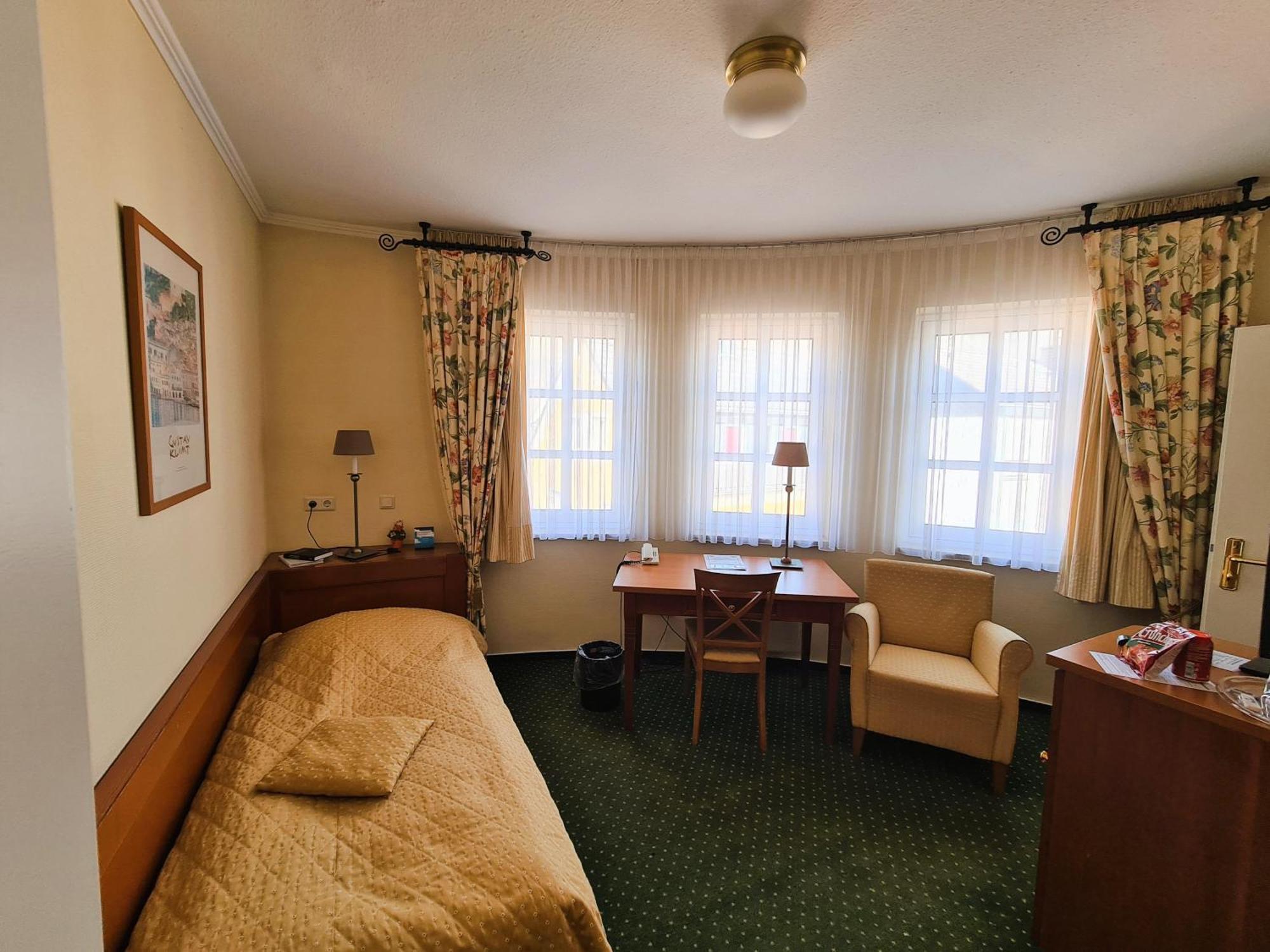 Hotel Zur Post Waldbreitbach ภายนอก รูปภาพ