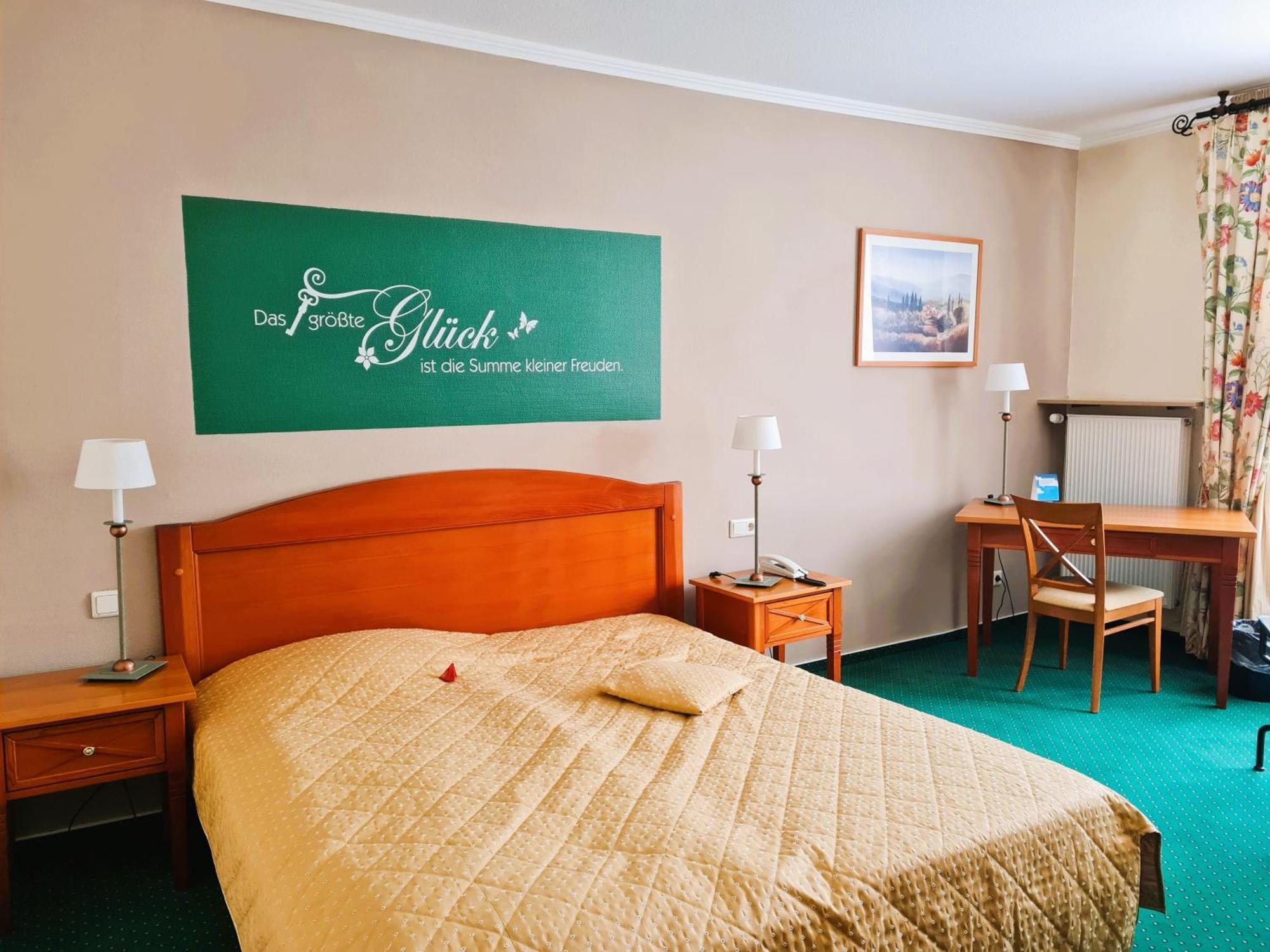 Hotel Zur Post Waldbreitbach ภายนอก รูปภาพ