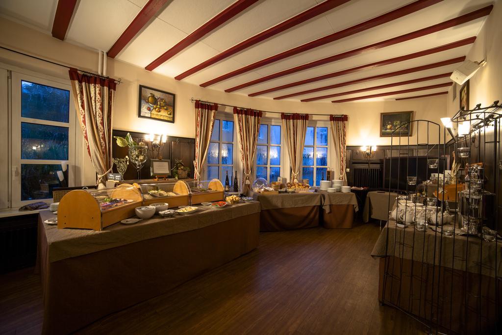 Hotel Zur Post Waldbreitbach ภายนอก รูปภาพ