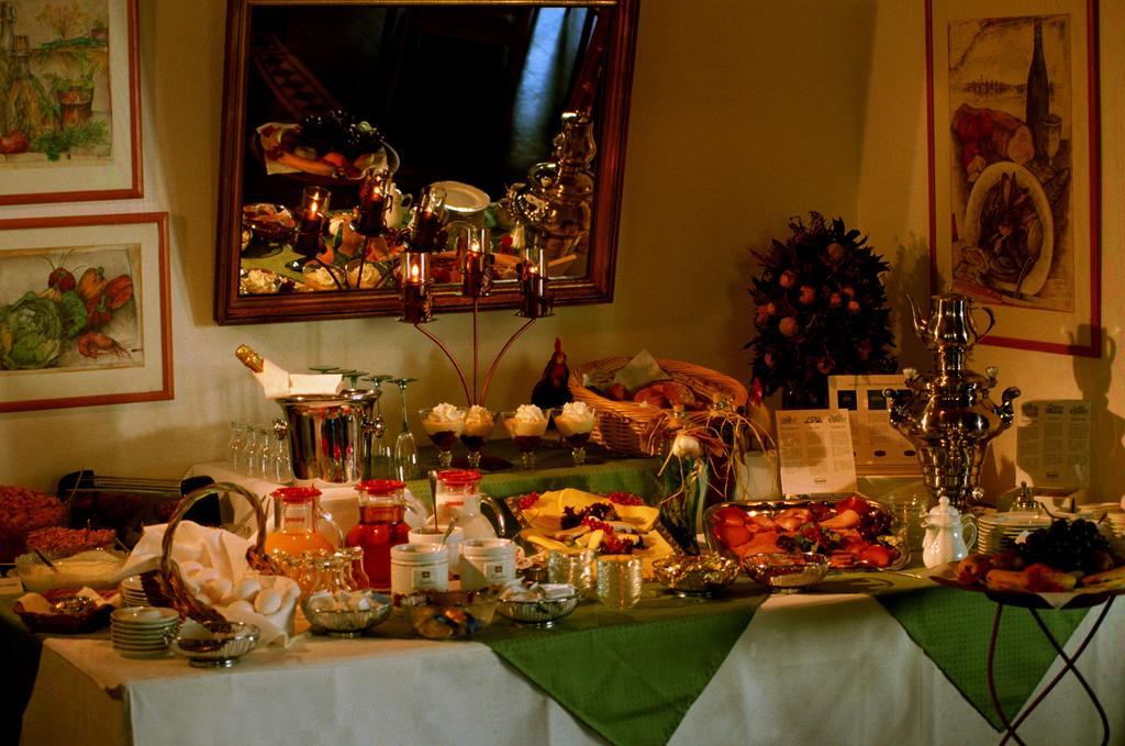Hotel Zur Post Waldbreitbach ภายนอก รูปภาพ