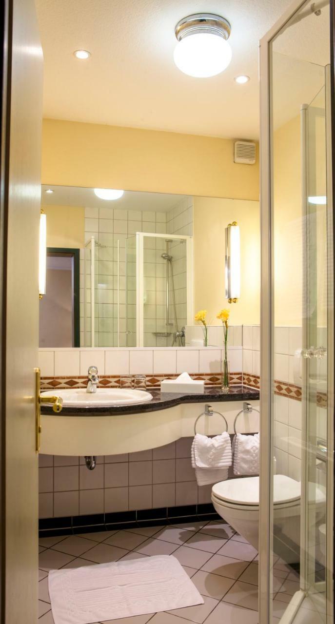Hotel Zur Post Waldbreitbach ภายนอก รูปภาพ