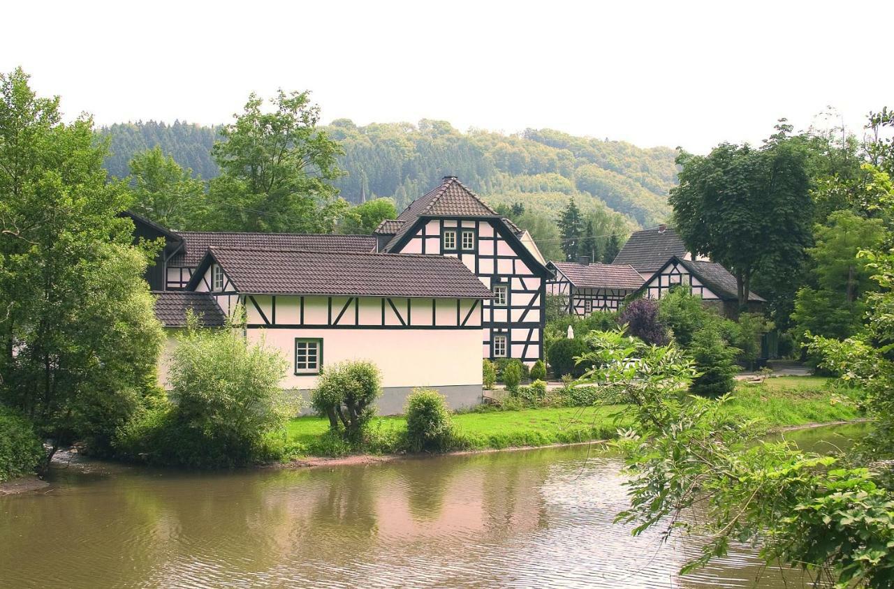 Hotel Zur Post Waldbreitbach ภายนอก รูปภาพ