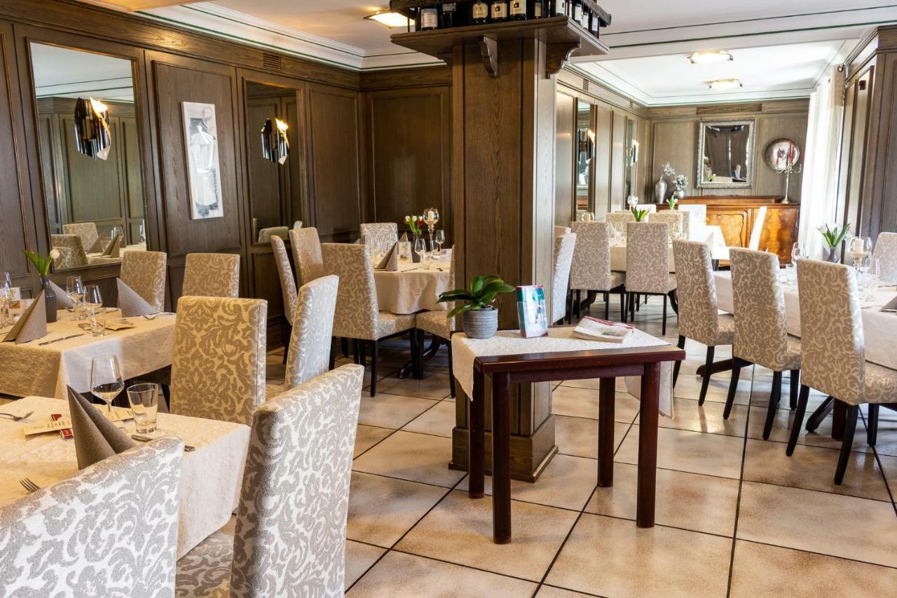 Hotel Zur Post Waldbreitbach ภายนอก รูปภาพ